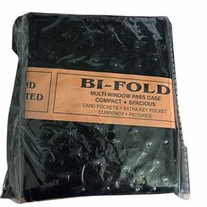 BI-FOLD Multi-Window Pass Case - Black